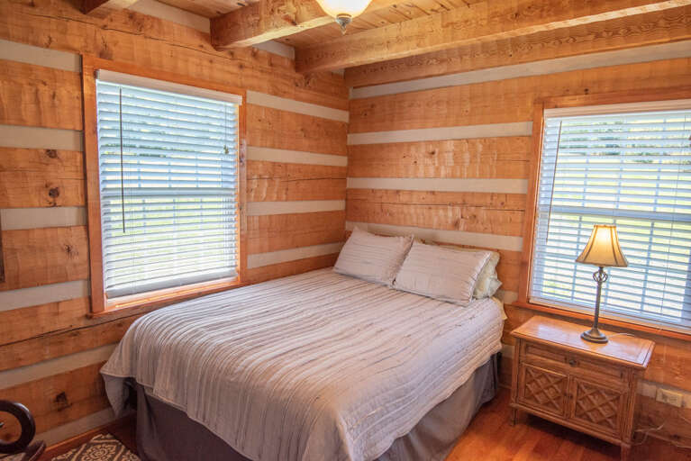 Queen bedroom... Queen bedroom...
