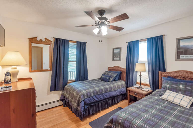 3rd bedroom with 2 twin beds...