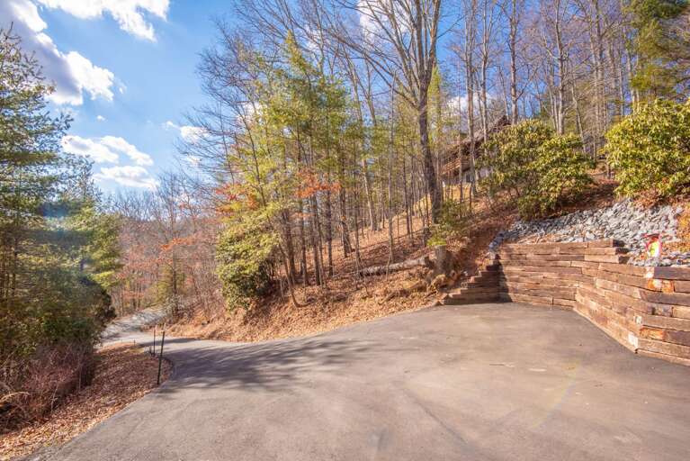 Easy turn around at the top of driveway...
