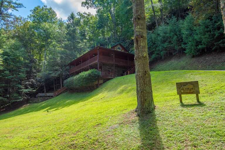 Nice and private entrance to your mountain cabin, Indian Cave.