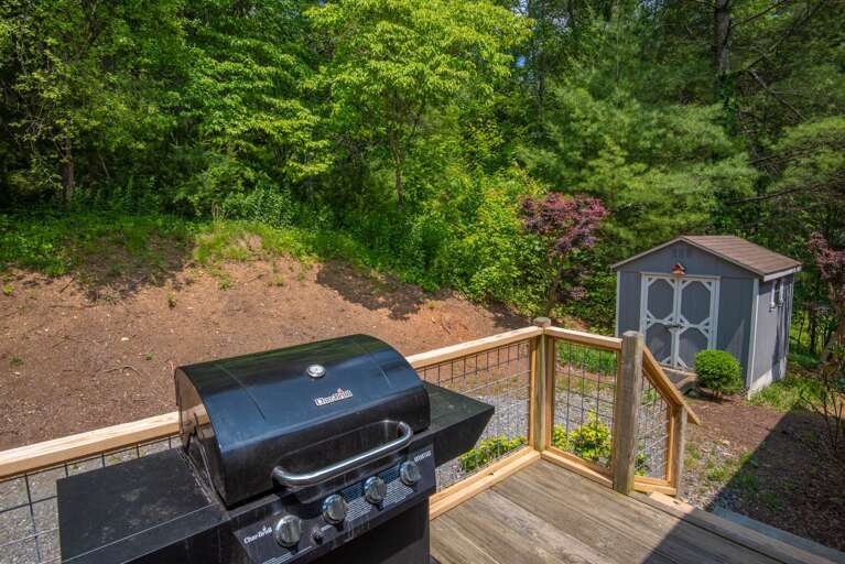 Gas grill (propane provided)... Gas grill (propane provided)...