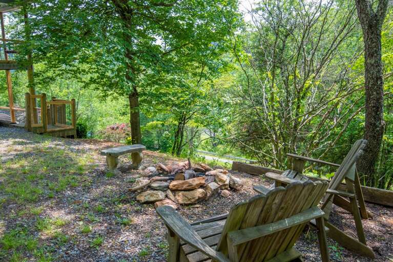 Private firepit for making memories and S'Mores... Private firepit for making memories and S'Mores...