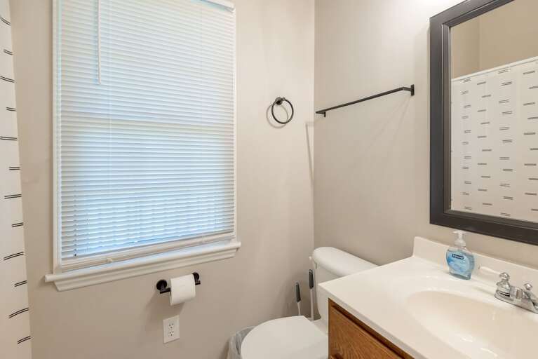 Hallway bathroom with shower/tub combo...