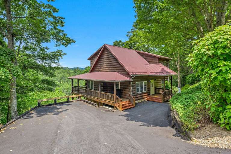 Welcome to Lazy Dog Log Cabin in Jefferson, North Carolina!