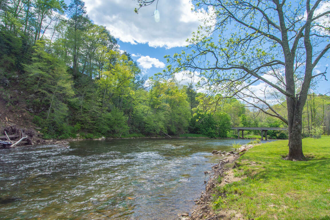 Mountain Magic on the New River Crumpler, NC 3 Bedroom House Sleeps 6