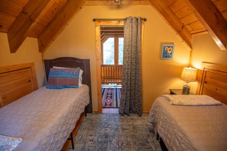 Upstairs loft bedroom...