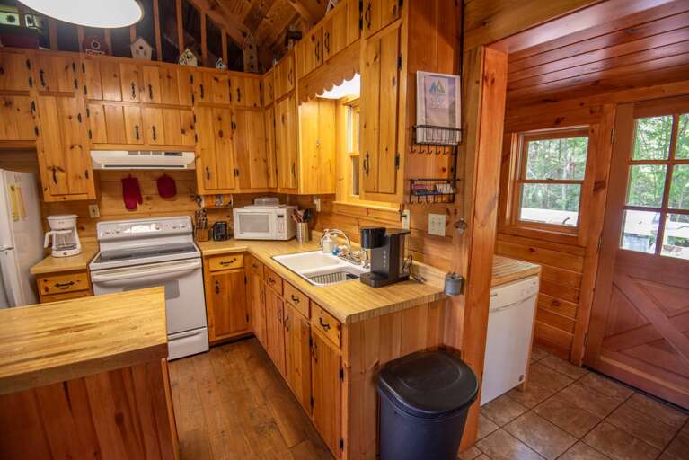 Kitchen island and all the appliances you need... Kitchen island and all the appliances you need...