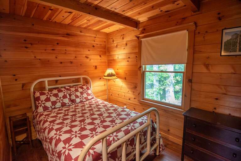 Queen bedroom... Queen bedroom...