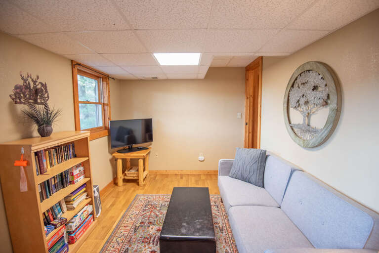 Extra living area with Smart TV... Extra living area with Smart TV...