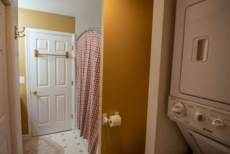 Full bathroom with Washer & Dryer, for your convenience...