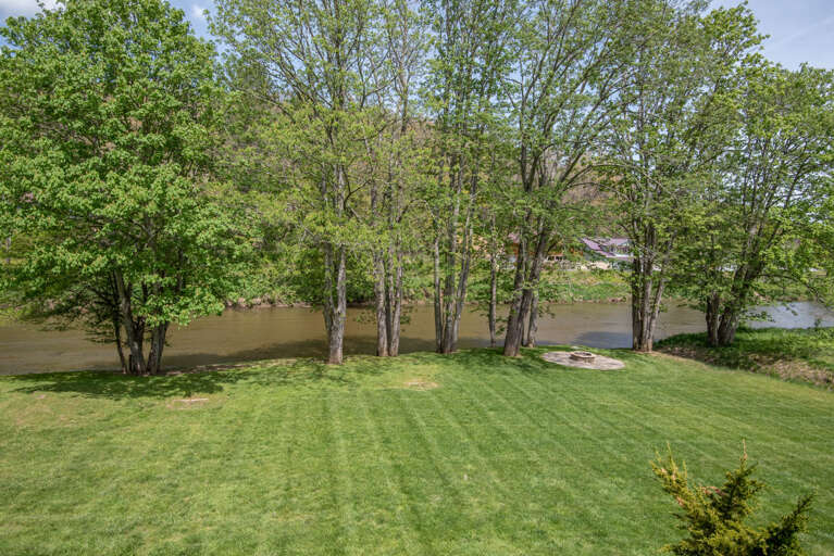 Large yard, level land, direct access to the New River...