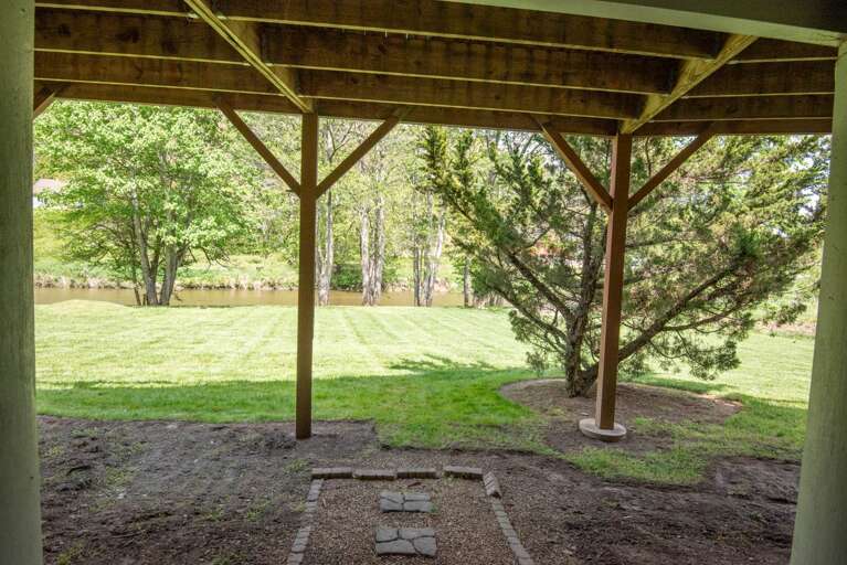 Only steps from the river and easy access in and out...