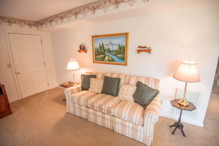 Another living area...