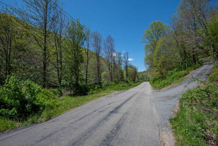Driveway on the right, river access on the left...