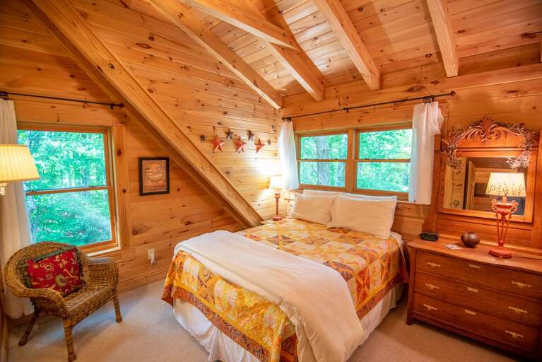 With dresser, to unpack and feel at home... With dresser, to unpack and feel at home...