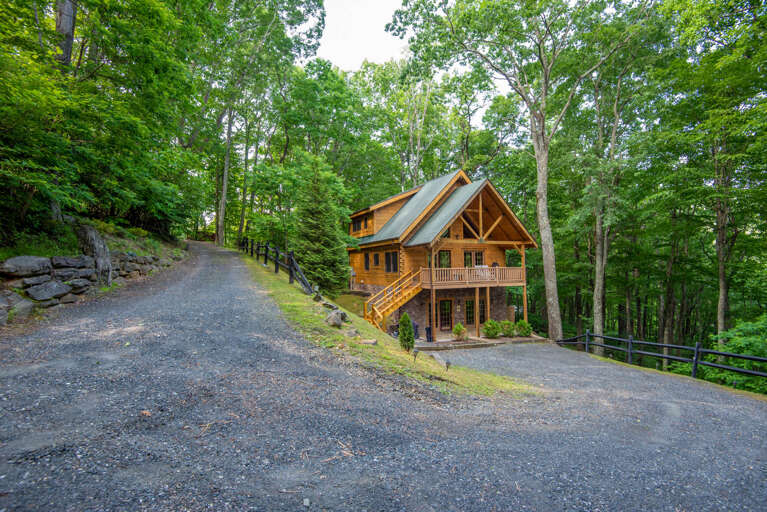 Driveway access to Rock n Rhapsody in West Jefferson North Carolina - Welcome home! Driveway access to Rock n Rhapsody in West Jefferson North Carolina - Welcome home!