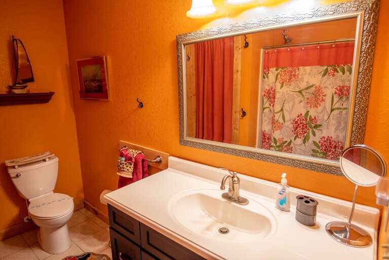 Full bathroom... Full bathroom...