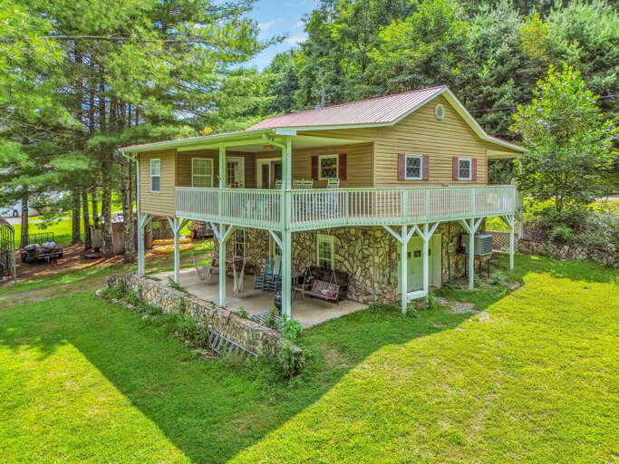 Here is where so many memories will be made... Welcome home each day of adventuring to Roxy's Riverfront Playhouse!