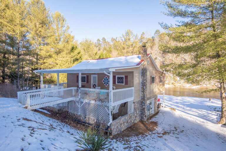 Roxy's Riverfront Playhouse on the New River - Crumpler