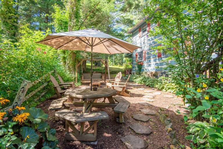 Al fresco dining... Al fresco dining...