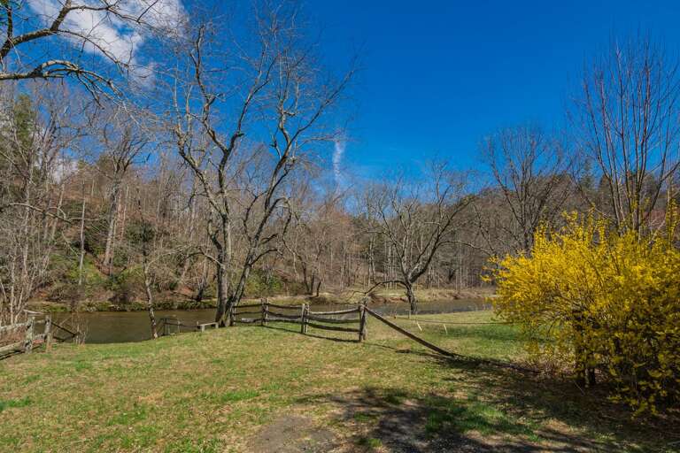 This is your backyard at Stonewood on the New River! This is your backyard at Stonewood on the New River!