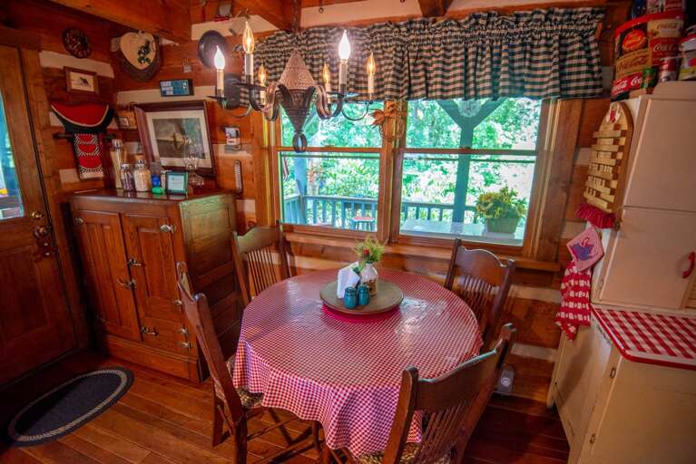 Dining space... Dining space...