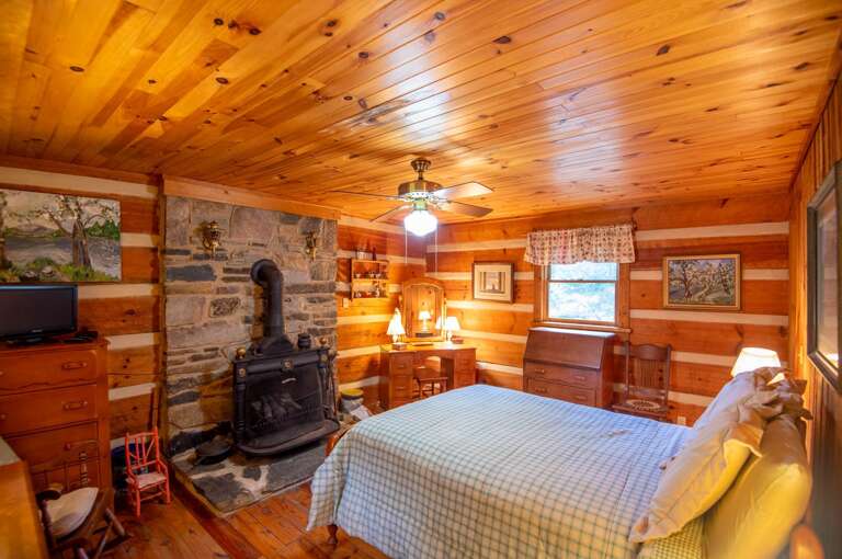 Double bedroom... Double bedroom...