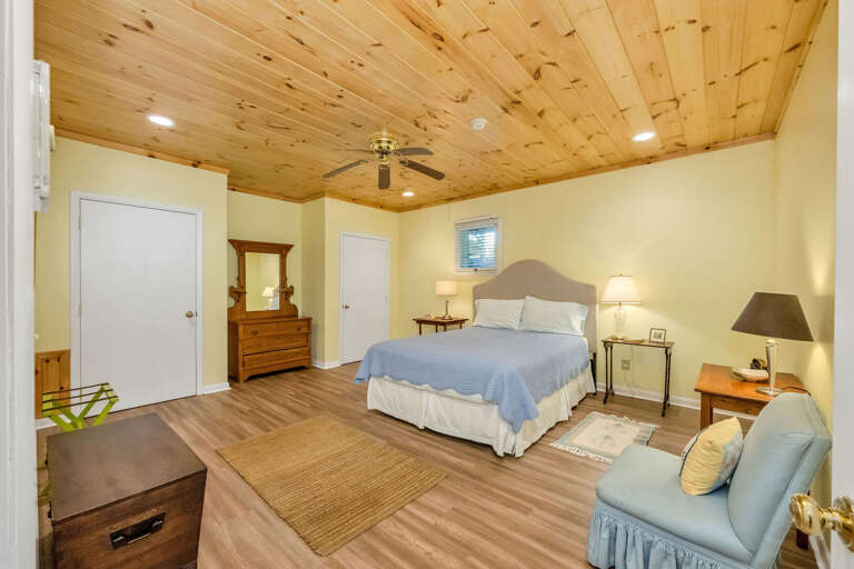 Downstairs bedroom with queen bed...