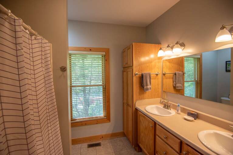 Full bathroom with tub/shower...