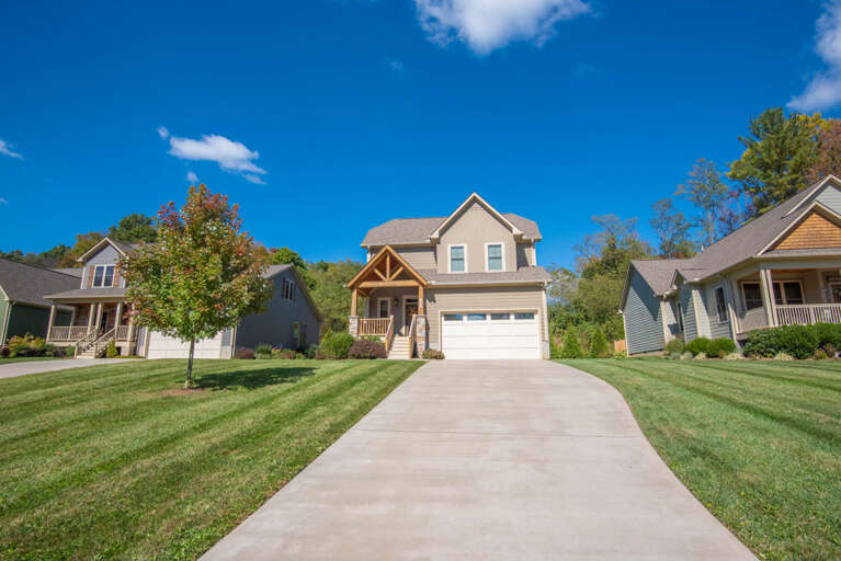 Downtown living at West Town Way in downtown West Jefferson!