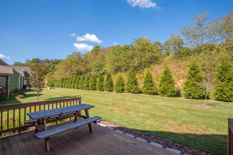 Picnic table for al fresco dining...