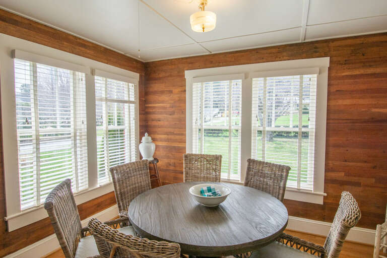 Big dining room table... Big dining room table...