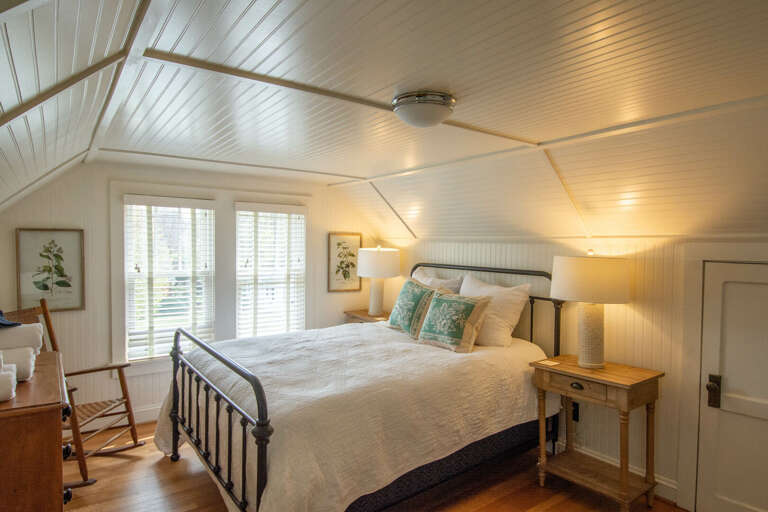 Queen bedroom... Queen bedroom...