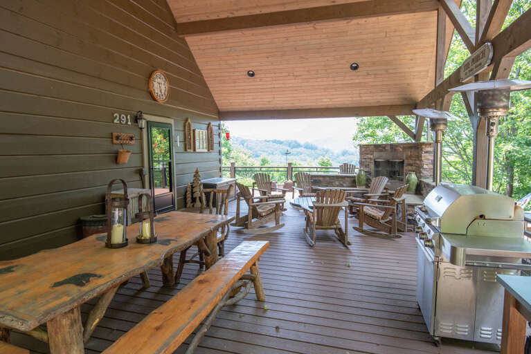 Plenty of outdoor space and a gas grill (propane provided)...