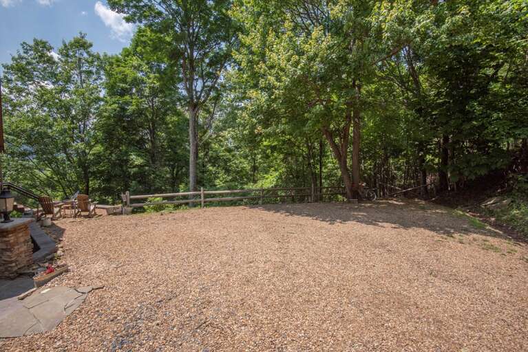 Plenty of space for parking or turning around...