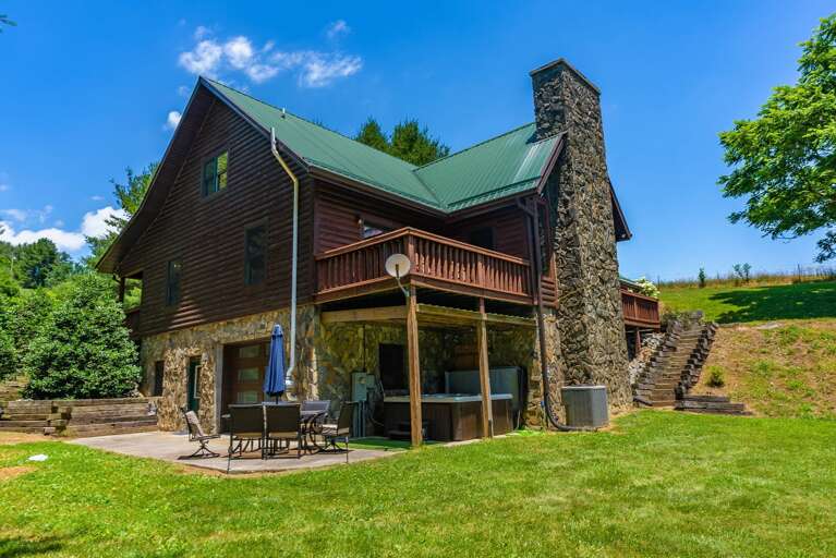 Castaway Cabin is one of our most popular options for so, so many reasons...