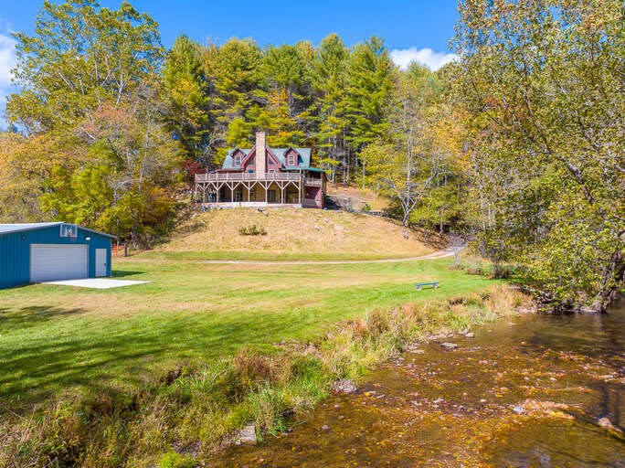 Easy access into the creek...