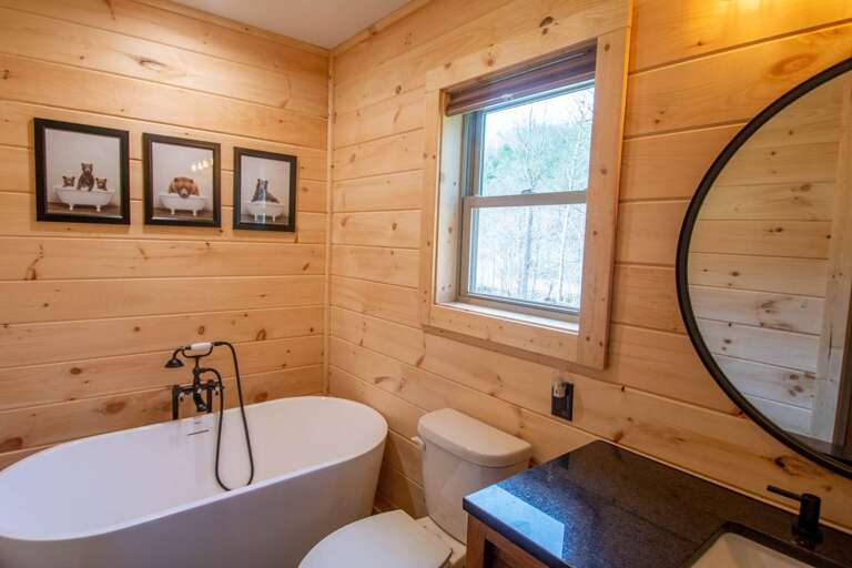 Full bathroom with soaking tub - a mountain cabin staple...