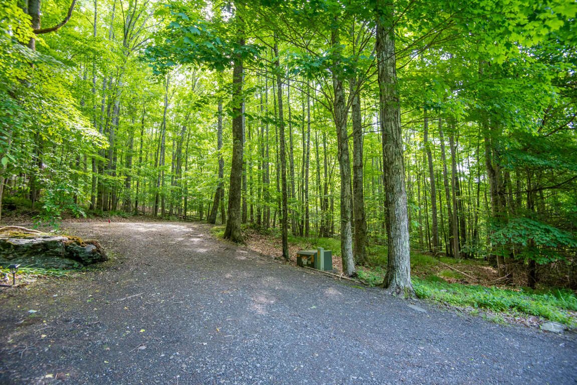 The Getaway in Warrensville New Rental! 2 Bedroom House Sleeps 7