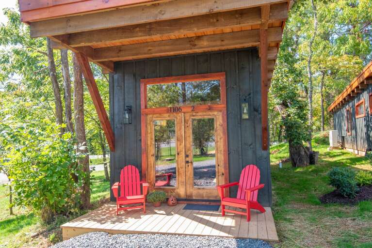 Front deck, again, only a mile to West Jefferson, WALK TO DOWNTOWN...