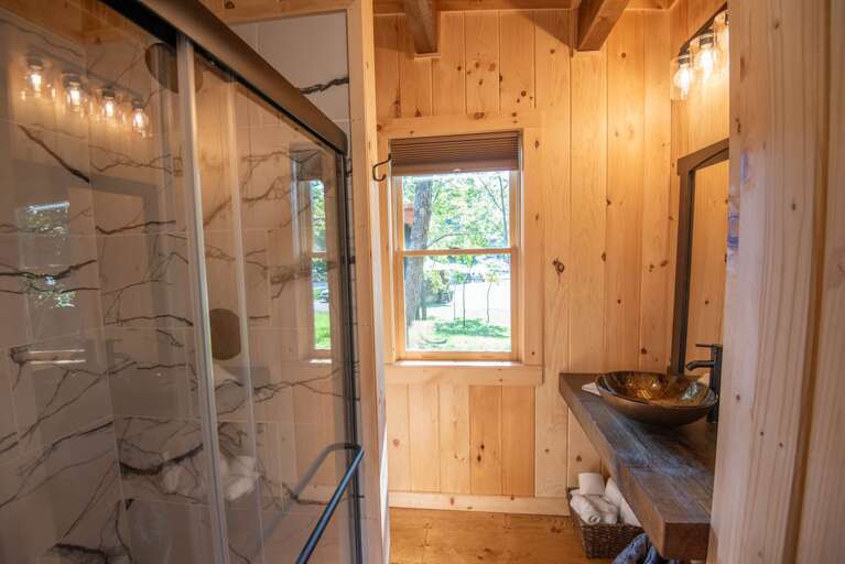 Full Bathroom... Full Bathroom...
