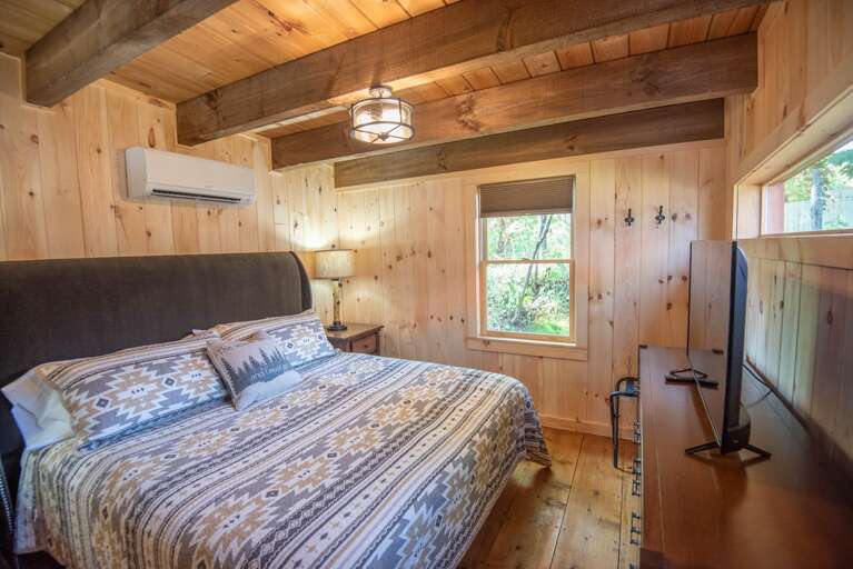 King bedroom with mini-split... King bedroom with mini-split...