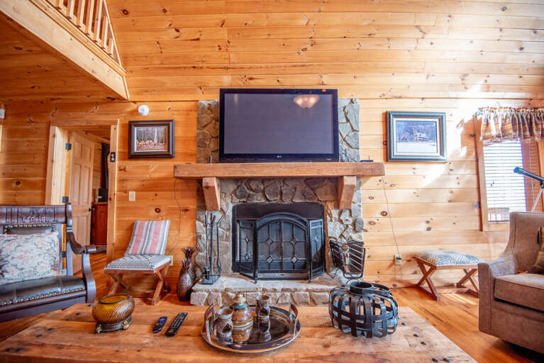 Fireplace, beautiful mountain decore and Flatscfreen Smart TV...