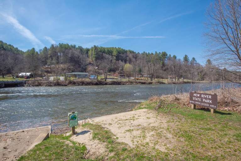 New River access just a 5 minute walk away...