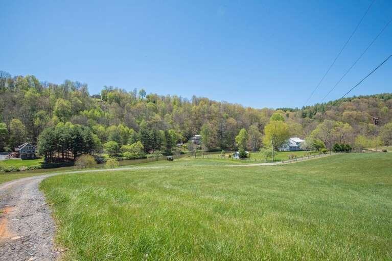 Easy drive to your Mountain River Getaway!