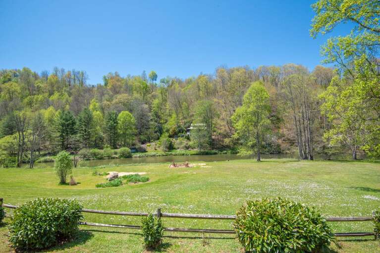 Large yard perfect for kids and fido...