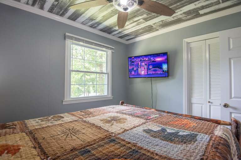 With Queen bed & roku tv...