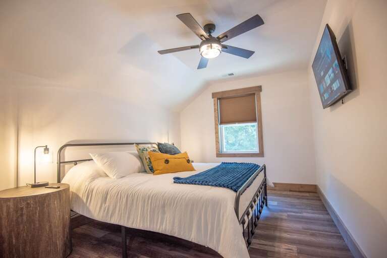 Upstairs bedroom #2...