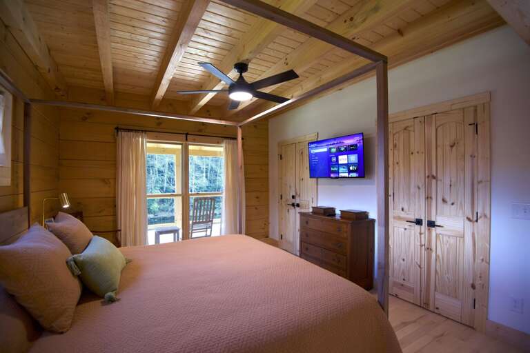 Large closet with luggage rack