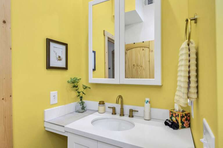 Vanity alcove